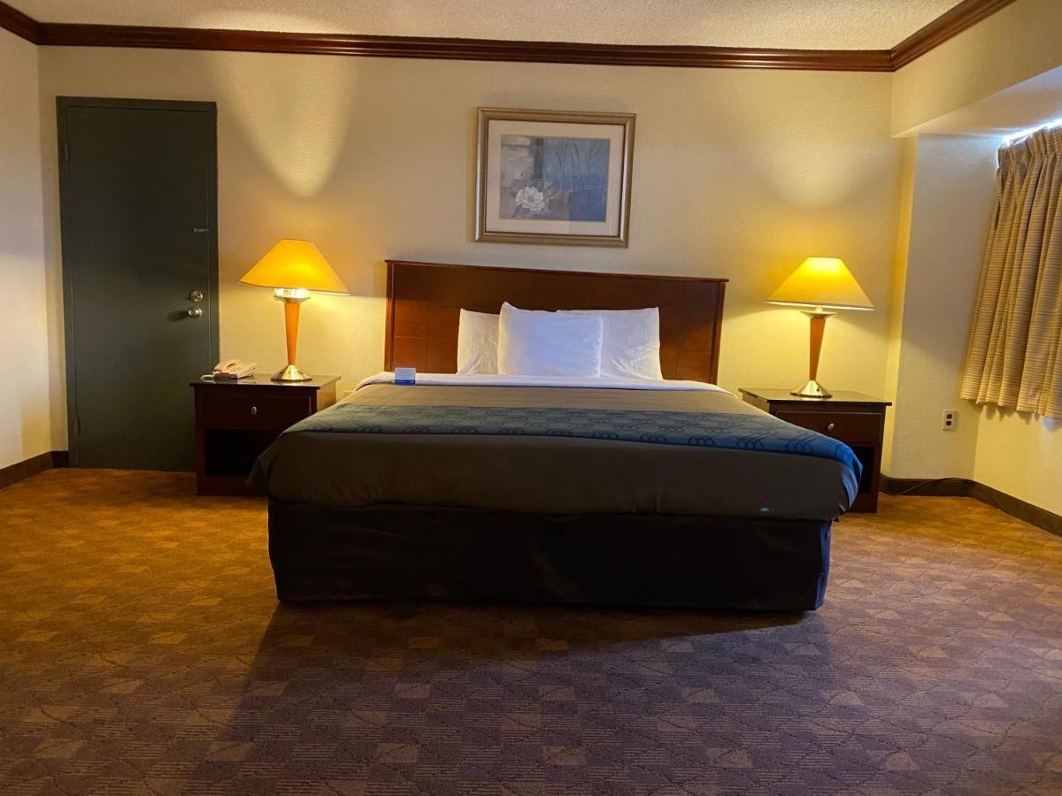 Rodeway Inn Sandston Bilik gambar