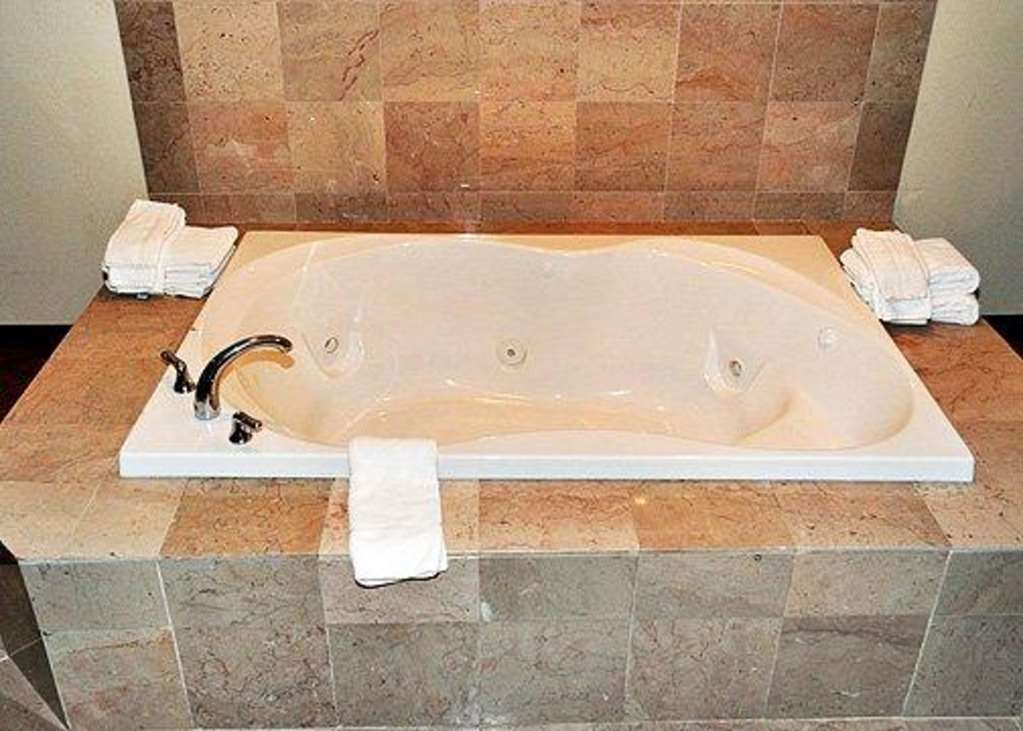 Rodeway Inn Sandston Bilik gambar